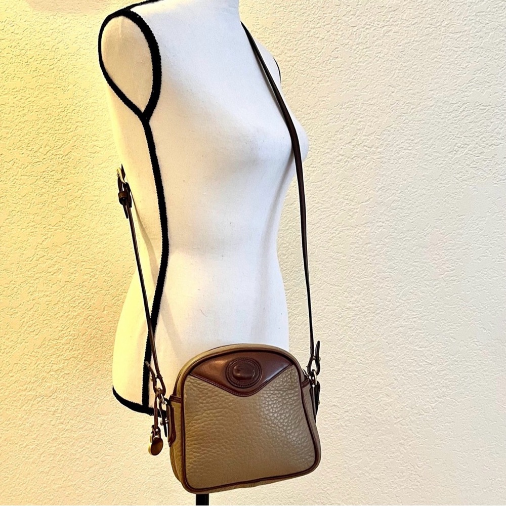 Dooney & Bourke R768 Vintage Camera Bag - Picture 11 of 12